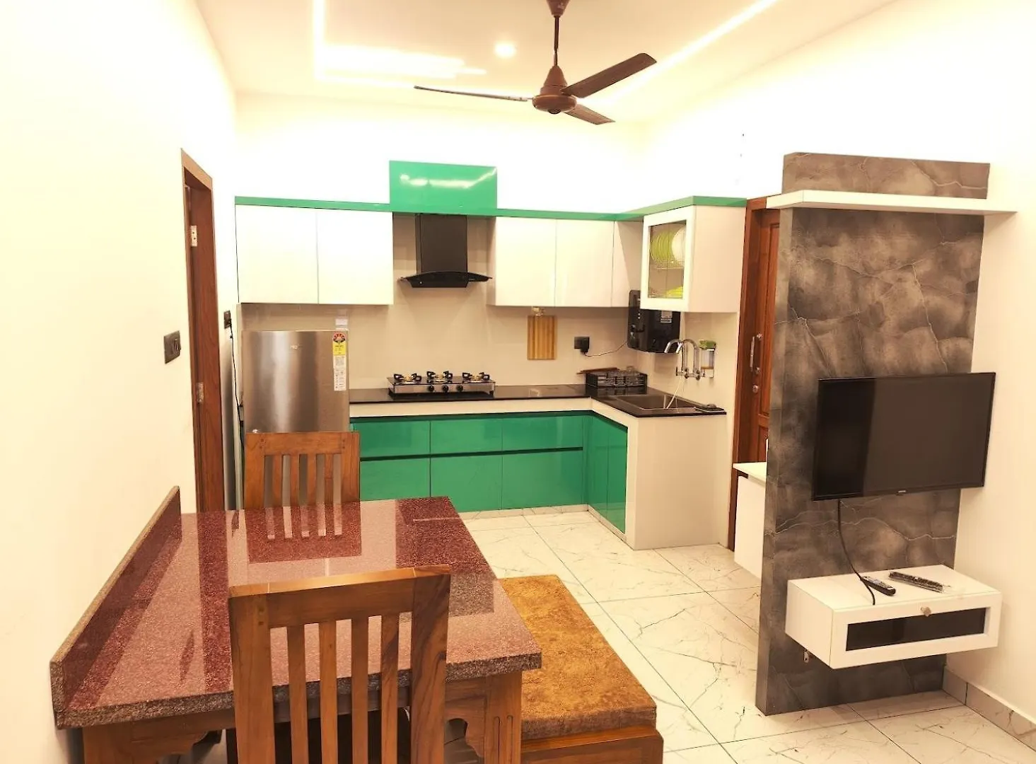 Delloos Paradise Kochi 0*,  India